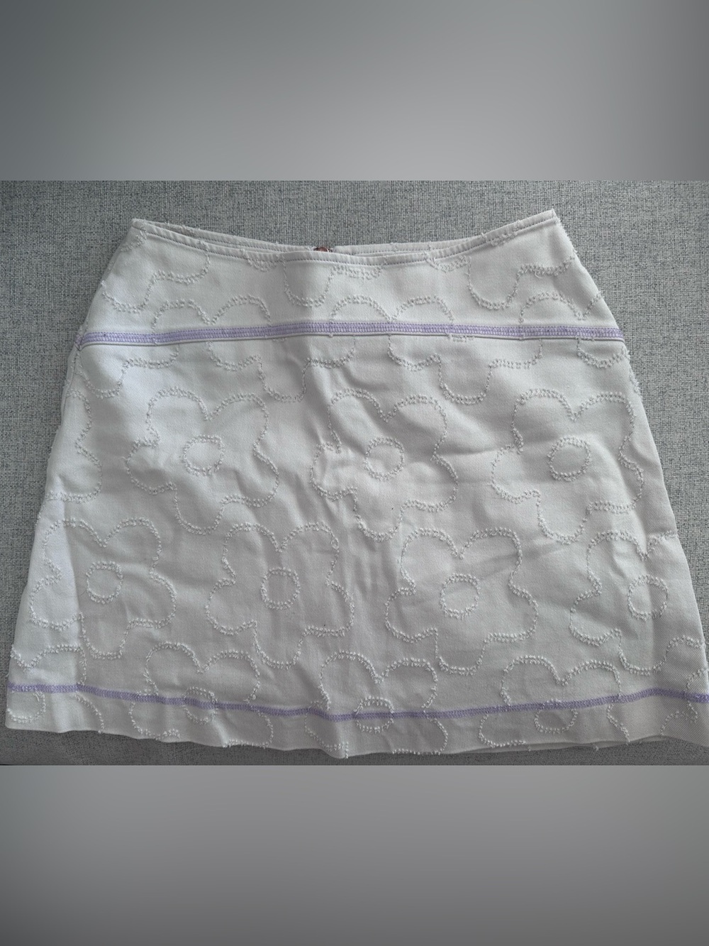Urban Outfitters Women’s White Floral Chic Embroidered Lavender Trim Skirt Sz XS